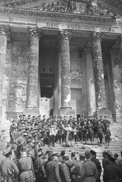 Открывается выставка, посвященная фронтовым бригадам