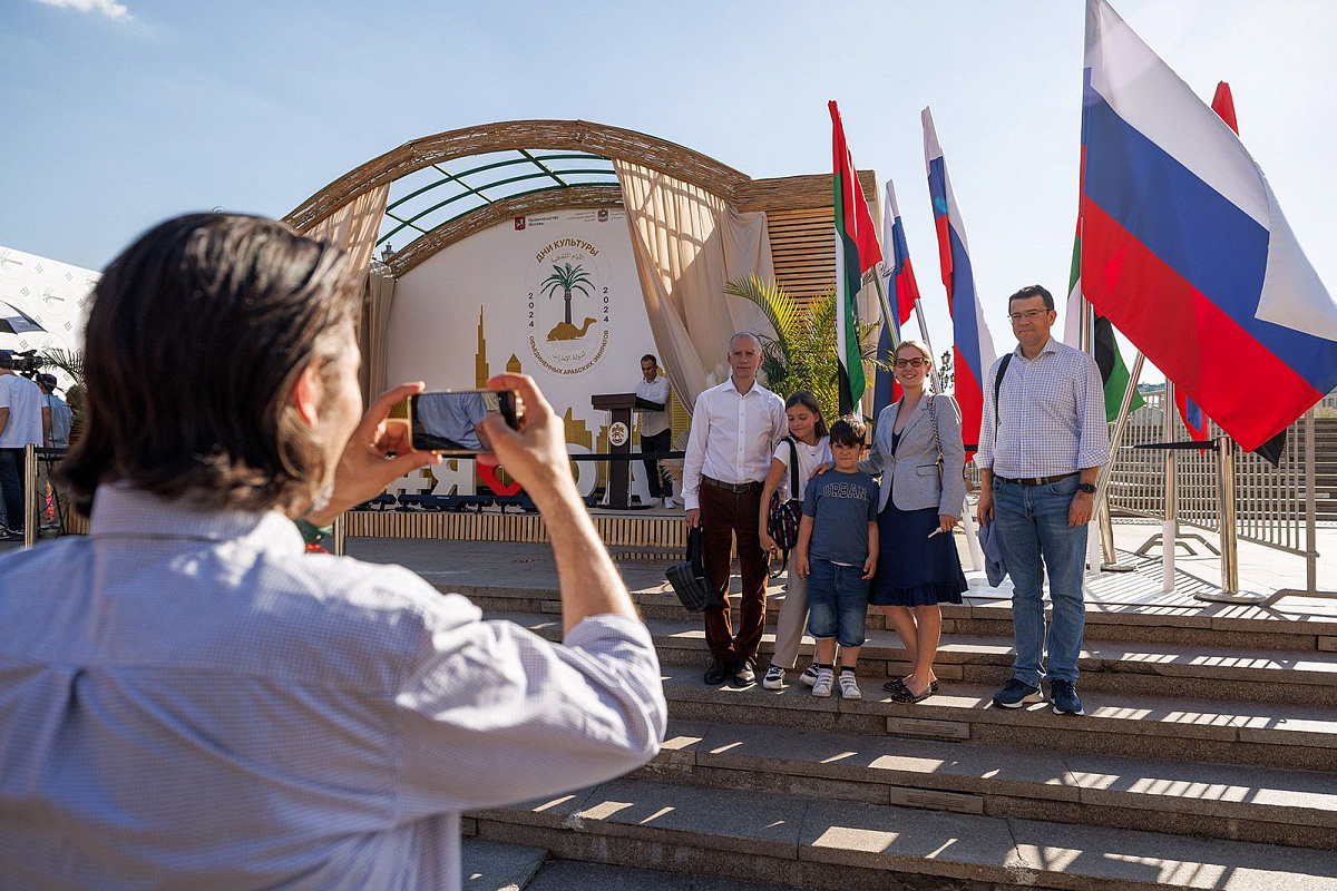 Как справиться с жарой, рассказали участники Дней культуры ОАЭ в Москве