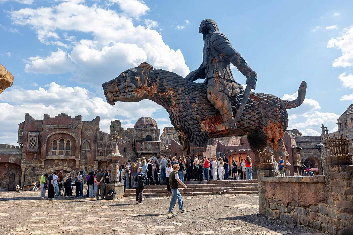 Ученики медиаклассов начали проходить практику в кинопарке «Москино»