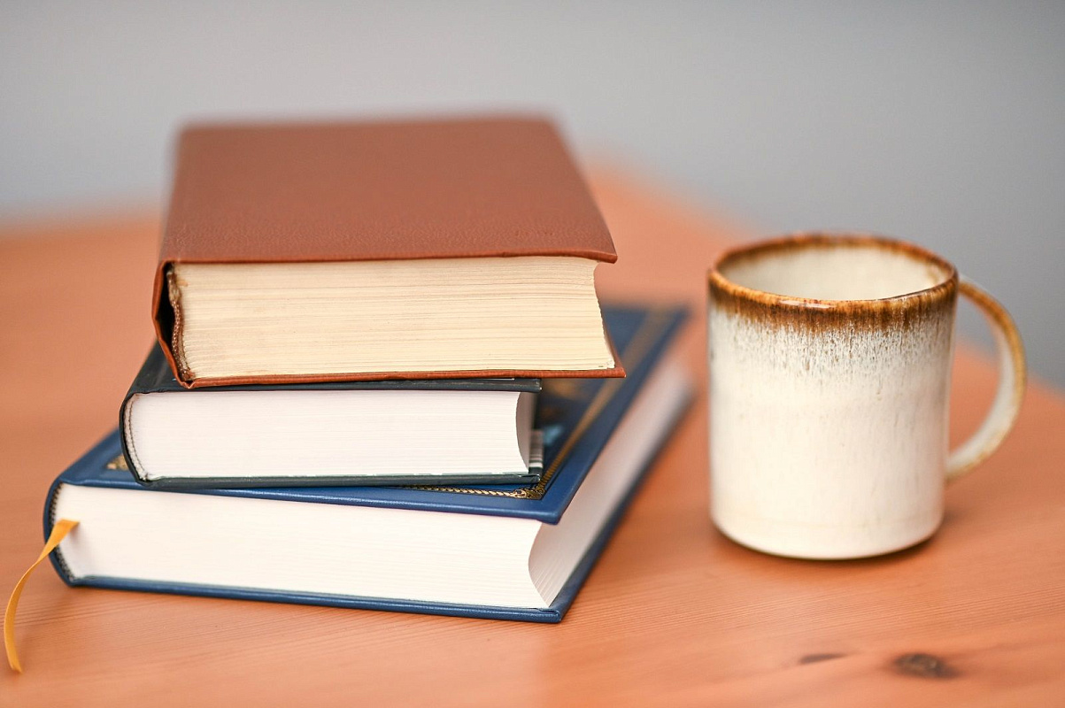 В Москве проходят благотворительные акции по сбору книг и одежды