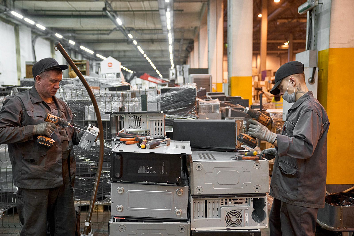 Новая жизнь старого чайника: как в столице утилизируют технику