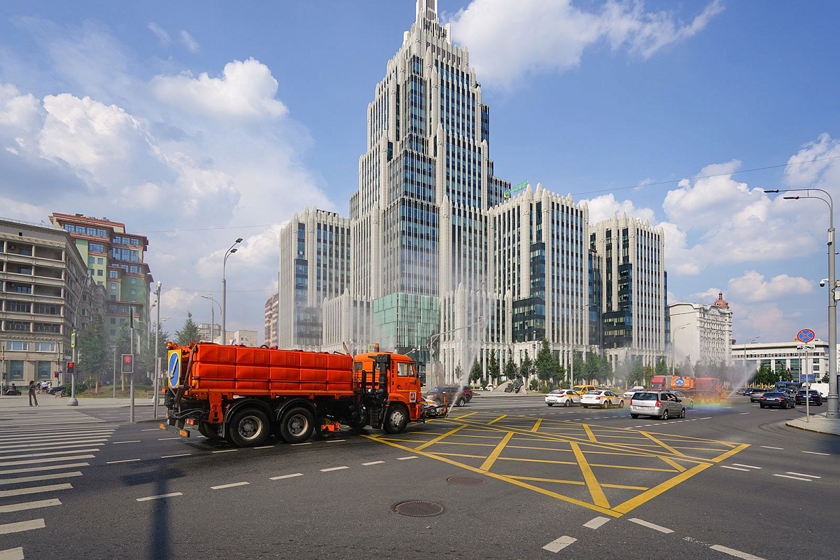 Как в Москве справляются с аномальной жарой