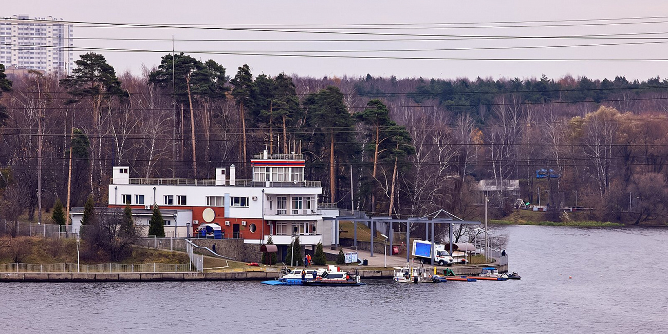 На льду и под водой: спасатели — о работе на водоемах столицы зимой