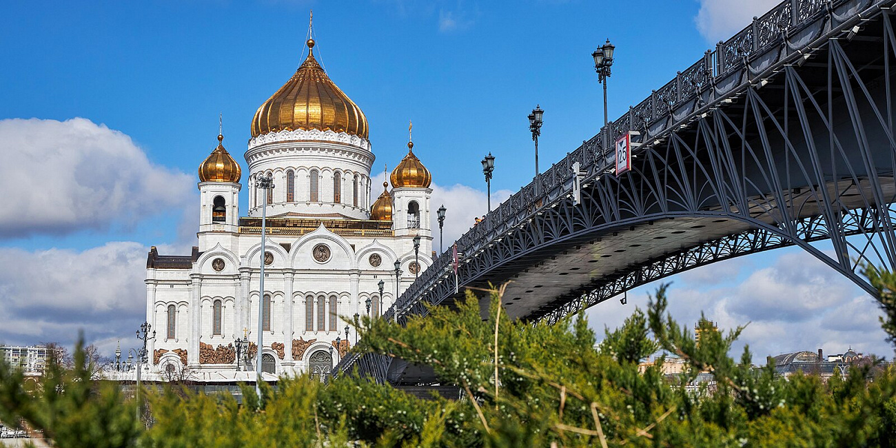 Парящий, Патриарший и другие: шесть пешеходных мостов для прогулок по ночной Москве